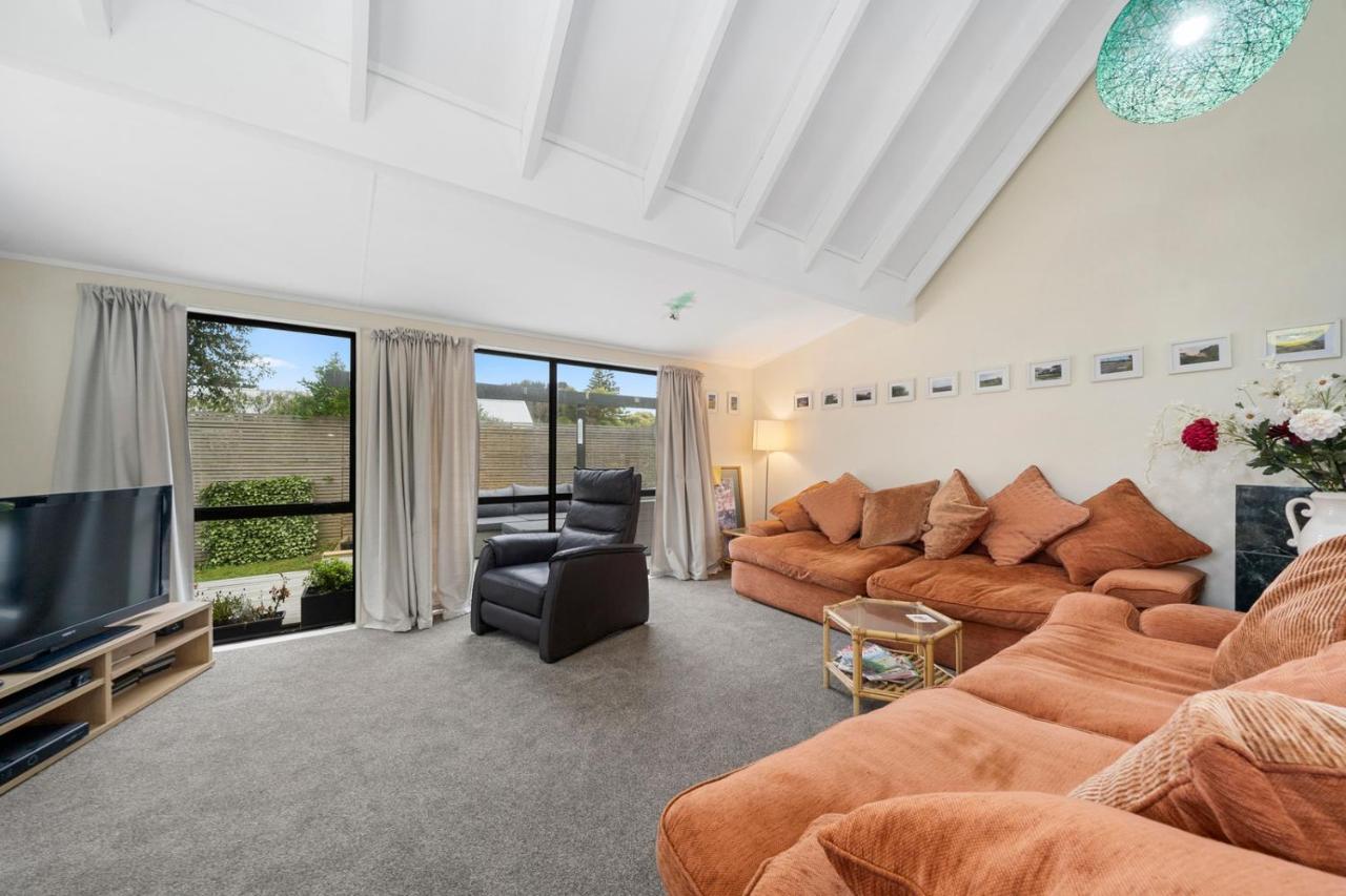 Wharerata - Otaki Beach Holiday Home Exterior photo