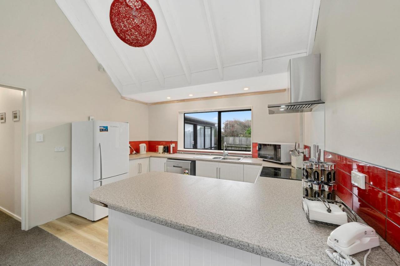 Wharerata - Otaki Beach Holiday Home Exterior photo