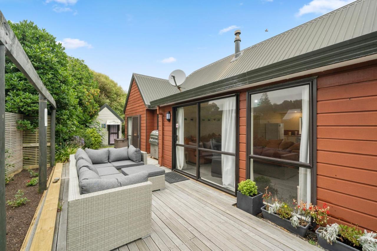Wharerata - Otaki Beach Holiday Home Exterior photo