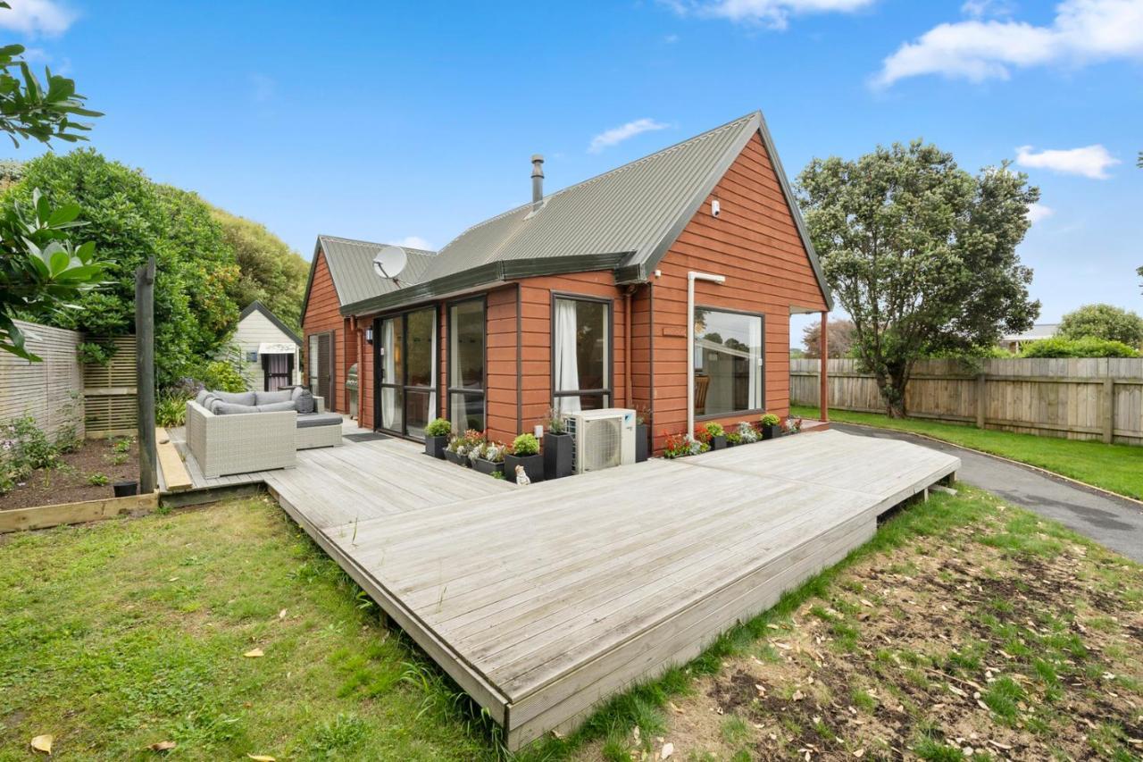 Wharerata - Otaki Beach Holiday Home Exterior photo