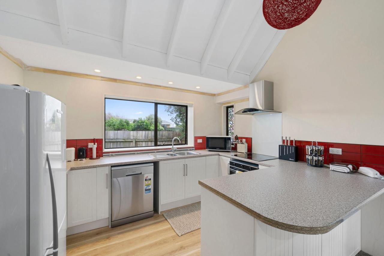 Wharerata - Otaki Beach Holiday Home Exterior photo